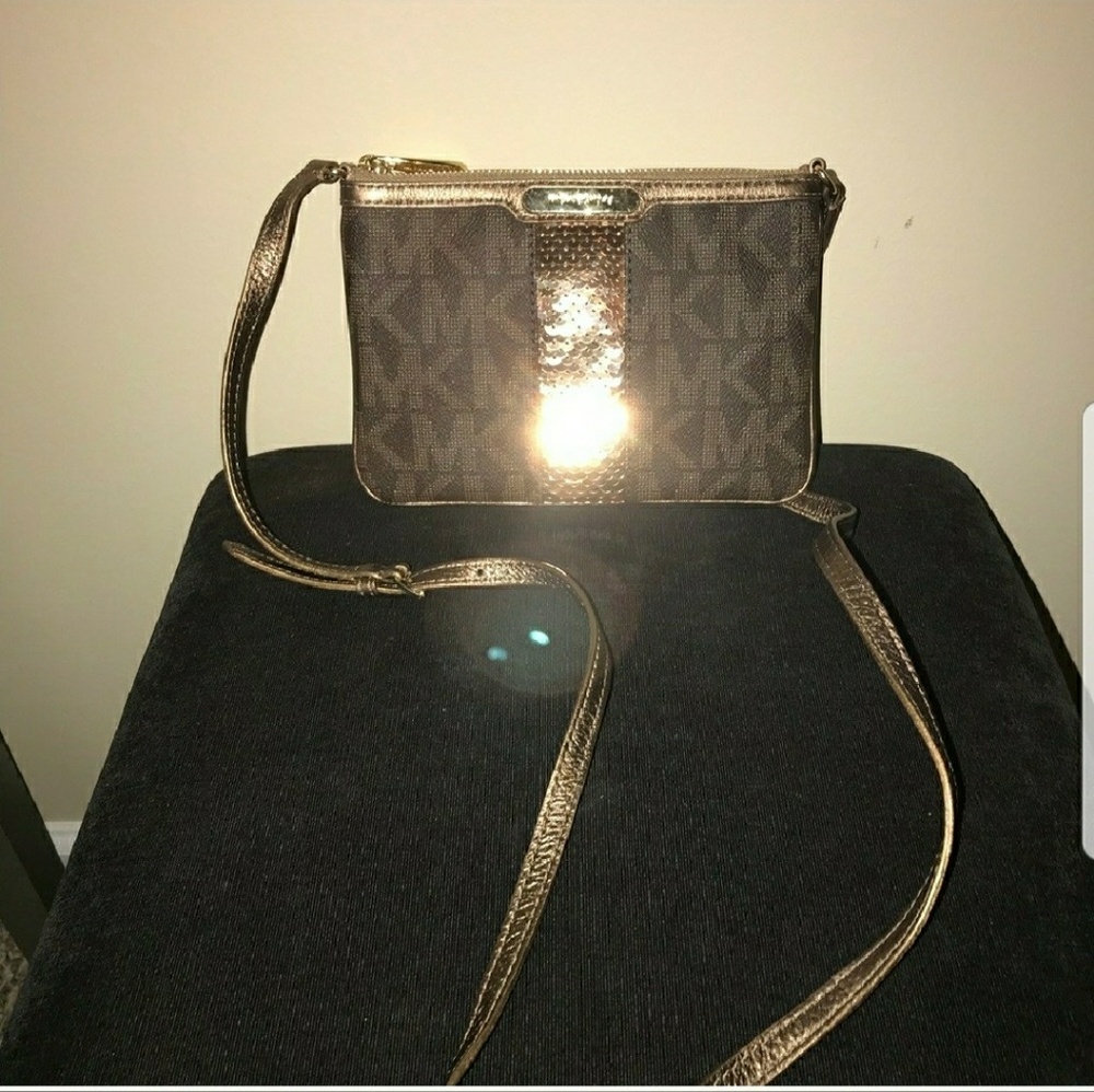 Michael kors cross body